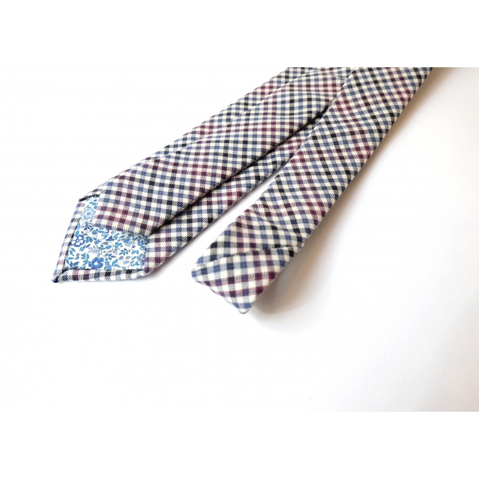 Bordered checked tie