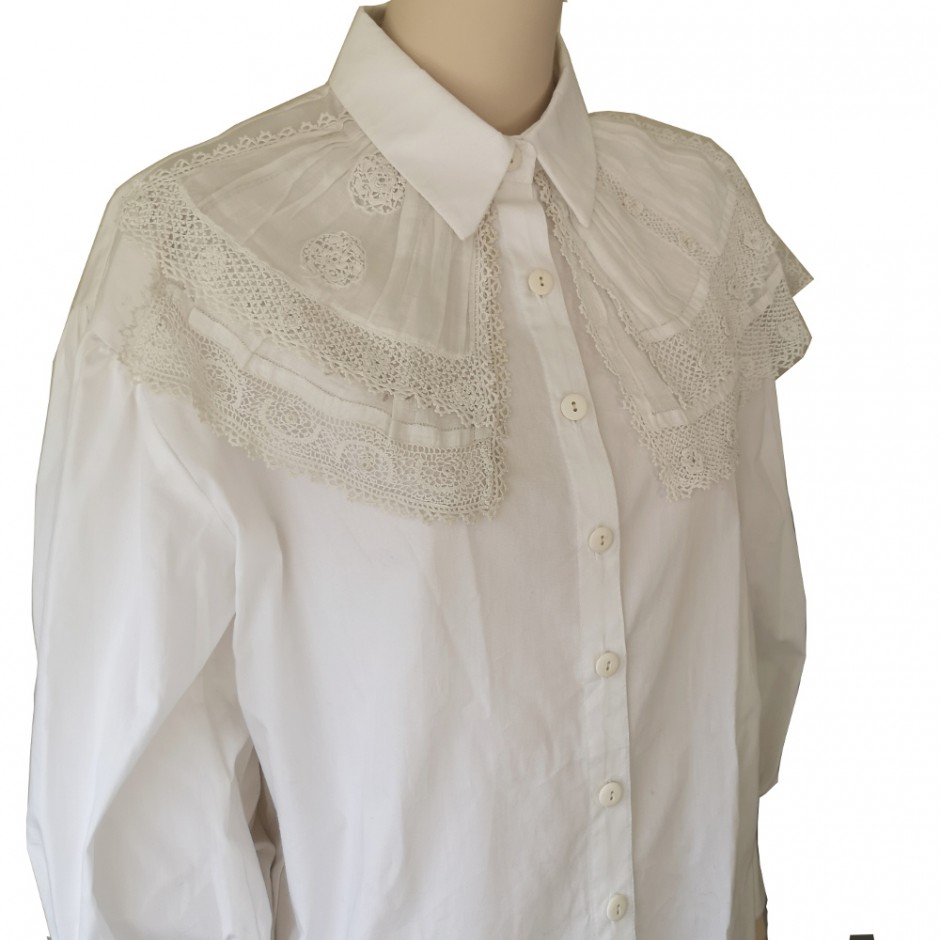 Laced shirt with ballon sleeves
